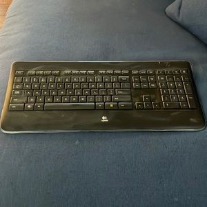 Logitech k800 wireless keyboard, no unifying receiver